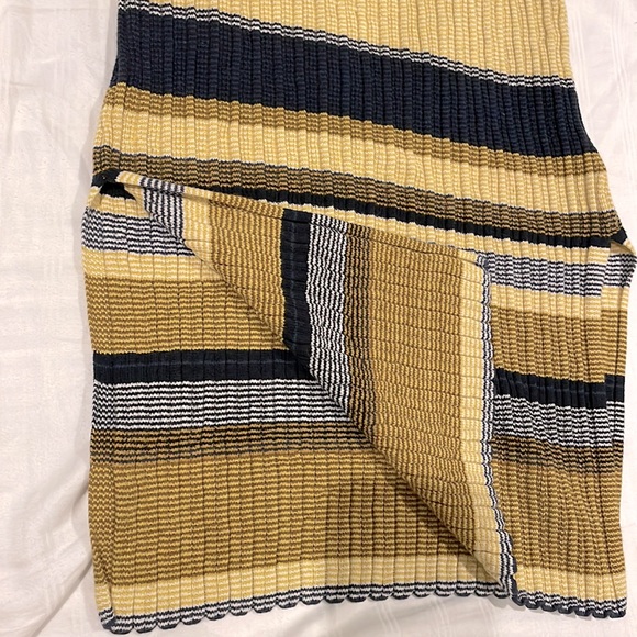 H&M striped dress. full length knit bodycon t-shirt style - Picture 3 of 4